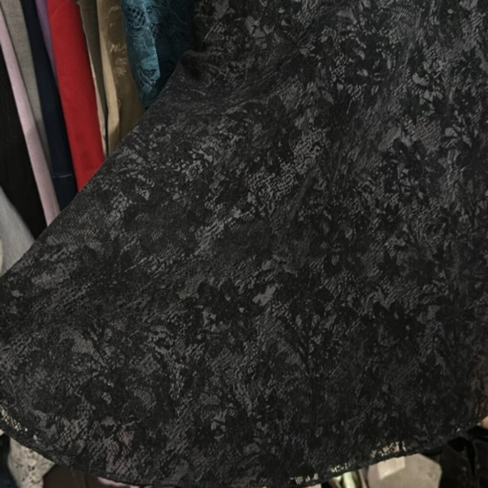 Alice + Olivia Black Natalia Scalloped Dress (size 2 black) - Picture 6 of 8